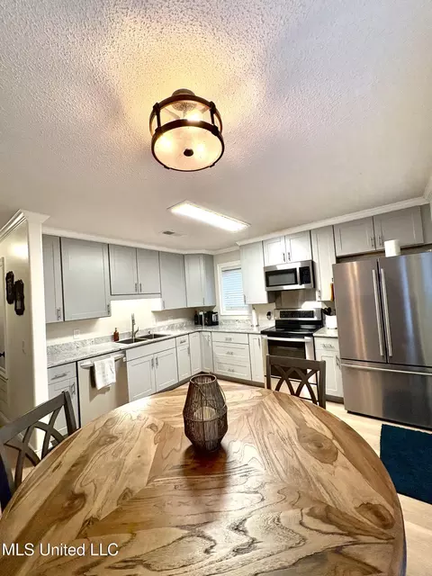 Kitchen - 412 Chenoa Ave, Carthage, MS 39051 photo 2 of 3