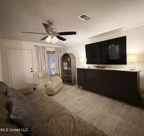 Living - 412 Chenoa Ave, Carthage, MS 39051 photo 1 of 3