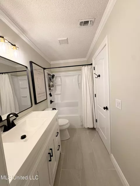 Bath - 412 Chenoa Ave, Carthage, MS 39051 photo 1 of 6