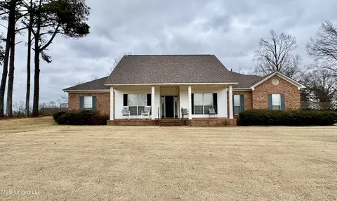 306 Hickory Ln, Batesville, MS 38606