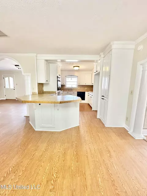 Kitchen - 1002 Mark Dr, Mendenhall, MS 39114 photo 4 of 4