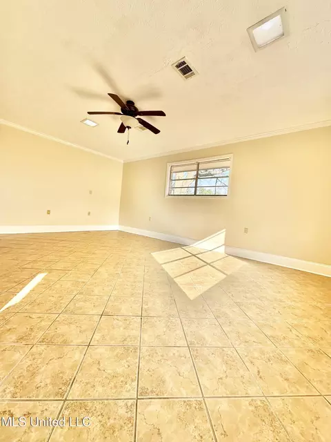 Living - 1002 Mark Dr, Mendenhall, MS 39114 photo 7 of 7