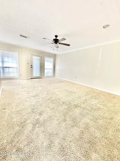 Living - 1002 Mark Dr, Mendenhall, MS 39114 photo 5 of 7