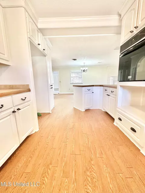 Kitchen - 1002 Mark Dr, Mendenhall, MS 39114 photo 2 of 4
