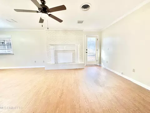 Living - 1002 Mark Dr, Mendenhall, MS 39114 photo 2 of 7