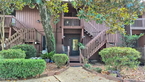 143 Lakeside Villa #H, Diamondhead, MS 39525