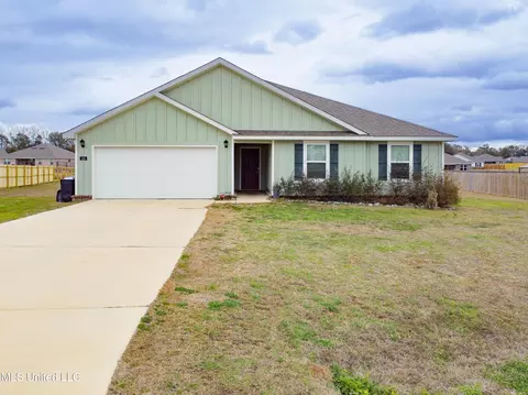125 Mulberry Dr, Lucedale, MS 39452