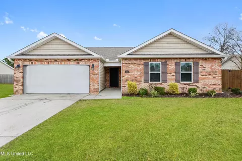 72 Whisperwood Ln, Ocean Springs, MS 39564