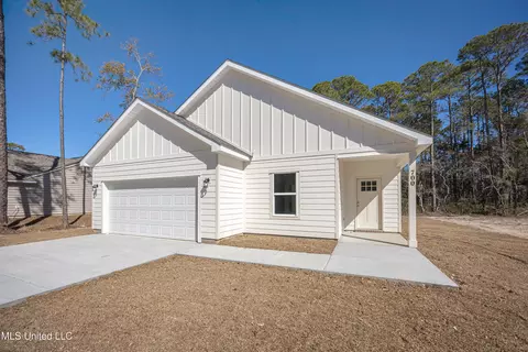 700 Peach St, Ocean Springs, MS 39564