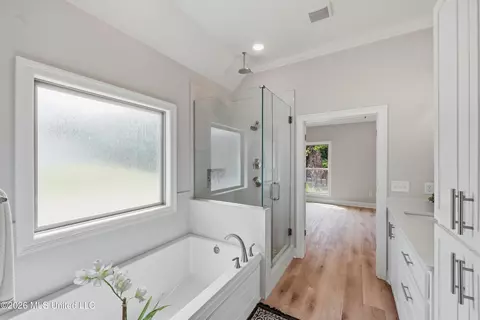 Bath - 939 Mullican Rd, Florence, MS 39073 photo 2 of 5