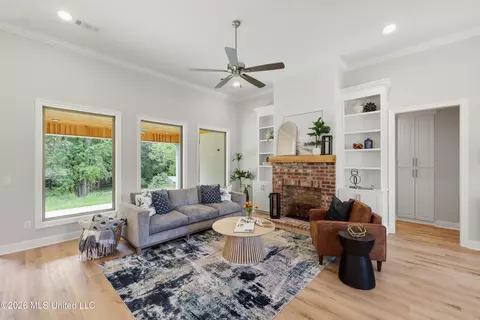 Living - 939 Mullican Rd, Florence, MS 39073 photo 1 of 2