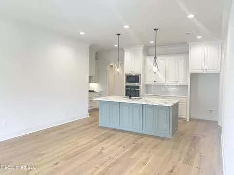 Kitchen - 130 Freedom Ring Dr, Brandon, MS 39047 photo 1 of 4
