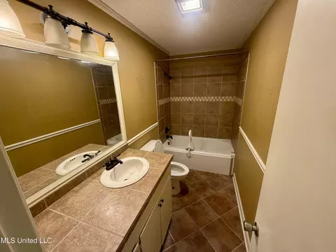 Bath - 126 Interstate Rd, Shaw, MS 38773 photo 1 of 2