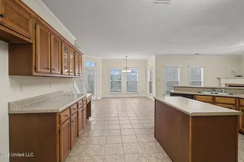 Kitchen - 1916 Trapper Dr, Hernando, MS 38632 photo 2 of 3