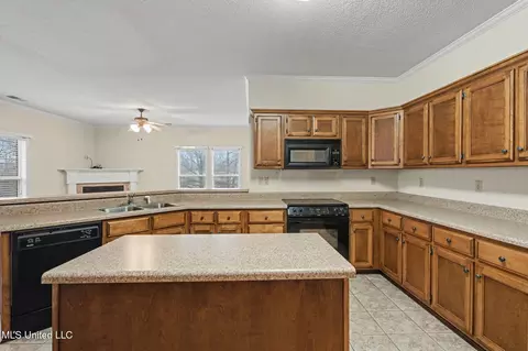 Kitchen - 1916 Trapper Dr, Hernando, MS 38632 photo 3 of 3