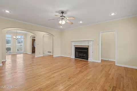 Living - 1916 Trapper Dr, Hernando, MS 38632 photo 1 of 6