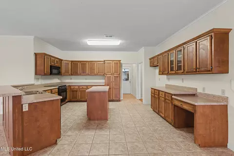Kitchen - 1916 Trapper Dr, Hernando, MS 38632 photo 1 of 3
