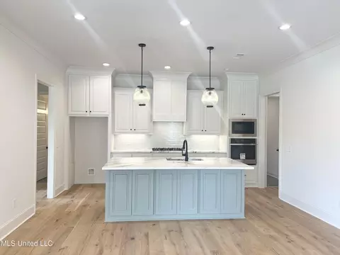 Kitchen - 210 Freedom Ring Dr, Brandon, MS 39047 photo 1 of 3