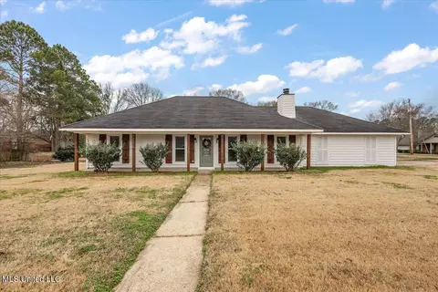405 Beaver Creek Dr, Ridgeland, MS 39157