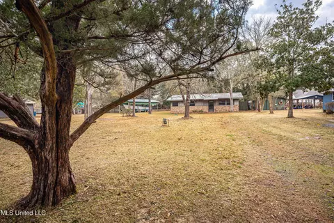 510 Ward Ave, Ocean Springs, MS 39564