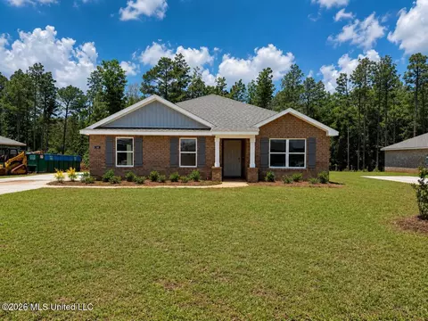 146 Kings Crossing Dr, Lucedale, MS 39452