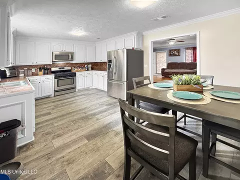Kitchen - 527 Roxbury Pl, Florence, MS 39073 photo 1 of 3