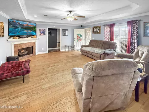 Living - 527 Roxbury Pl, Florence, MS 39073 photo 2 of 2