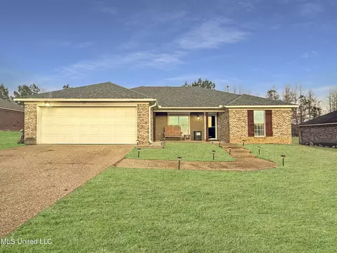 527 Roxbury Pl, Florence, MS 39073