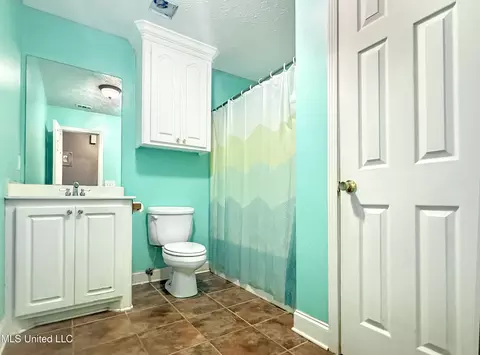 Bath - 527 Roxbury Pl, Florence, MS 39073 photo 3 of 3
