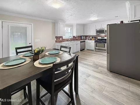 Dining - 527 Roxbury Pl, Florence, MS 39073 photo 1 of 1