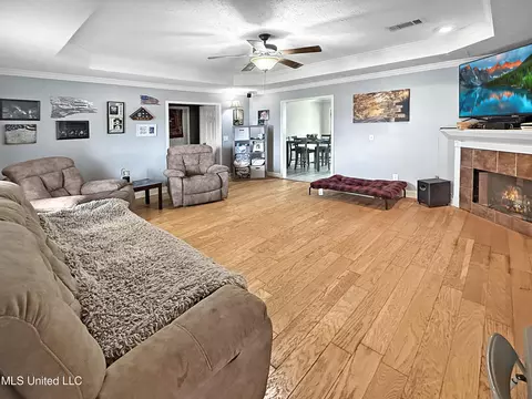 Living - 527 Roxbury Pl, Florence, MS 39073 photo 1 of 2