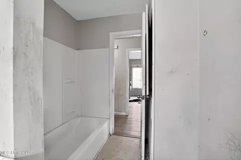 Entry Way - 444 Mcdowell Park Cir, Jackson, MS 39204 photo 2 of 2