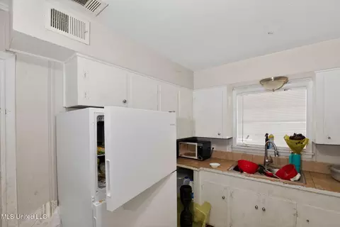 Kitchen - 444 Mcdowell Park Cir, Jackson, MS 39204 photo 3 of 3