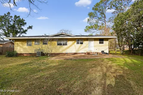 Exterior - 444 Mcdowell Park Cir, Jackson, MS 39204 photo 5 of 5