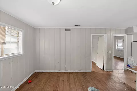 Living - 444 Mcdowell Park Cir, Jackson, MS 39204 photo 3 of 7