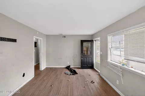 Living - 444 Mcdowell Park Cir, Jackson, MS 39204 photo 1 of 7