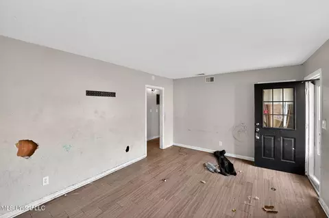 Living - 444 Mcdowell Park Cir, Jackson, MS 39204 photo 5 of 7