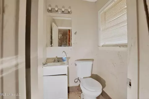 Bath - 444 Mcdowell Park Cir, Jackson, MS 39204 photo 1 of 1