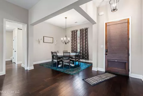 Entry Way - 214 Eagle View Dr, Senatobia, MS 38668 photo 1 of 4