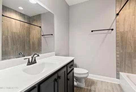 Bath - 214 Eagle View Dr, Senatobia, MS 38668 photo 1 of 3