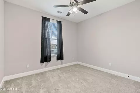 Bedroom - 214 Eagle View Dr, Senatobia, MS 38668 photo 2 of 8