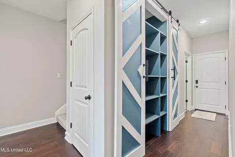Entry Way - 214 Eagle View Dr, Senatobia, MS 38668 photo 3 of 4