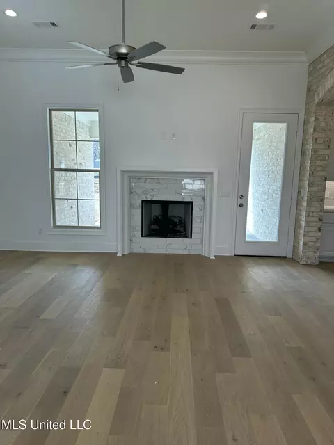 417 Aurora Cir, Canton, MS 39046 photo 3
