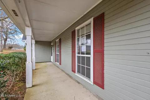 Exterior - 200 Hawthorne Dr, Madison, MS 39110 photo 4 of 9