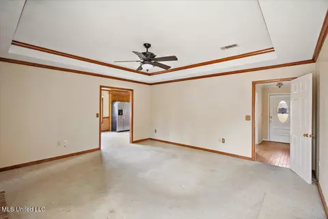 Living - 200 Hawthorne Dr, Madison, MS 39110 photo 2 of 3