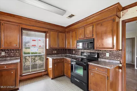 Kitchen - 200 Hawthorne Dr, Madison, MS 39110 photo 3 of 3