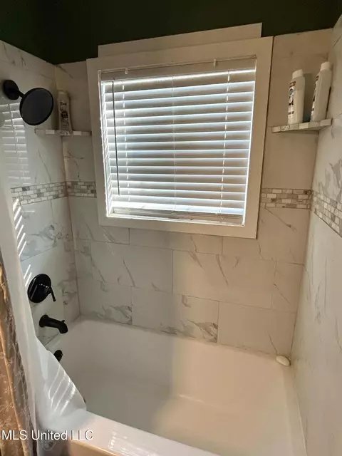 Bath - 315 E Ridgeway St, Jackson, MS 39206 photo 3 of 3