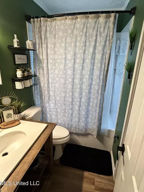 Bath - 315 E Ridgeway St, Jackson, MS 39206 photo 2 of 3