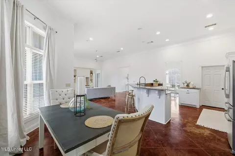 Dining - 1002 Eastview Cv, Brandon, MS 39042 photo 2 of 4