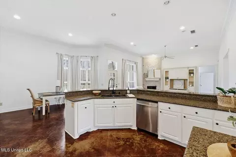 Kitchen - 1002 Eastview Cv, Brandon, MS 39042 photo 3 of 4